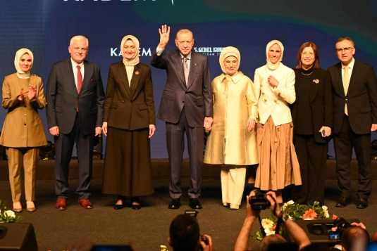 KADEM'de bayrak değişimi