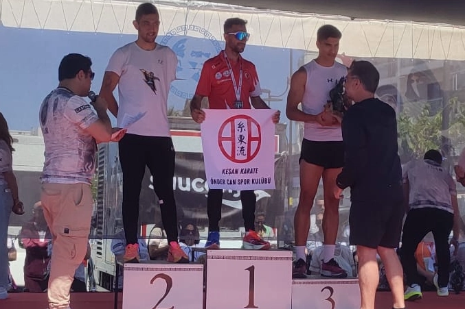 Keşanlı sporcu Troya Yarı Maratonu’nda şampiyon oldu