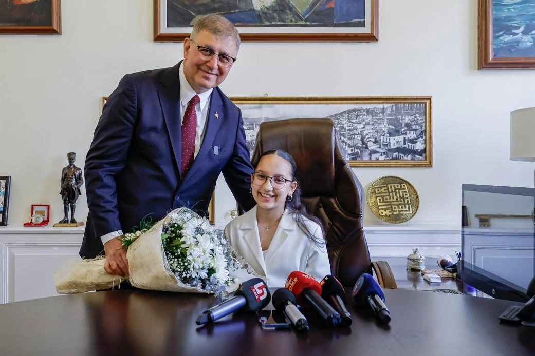 İzmir'de emanet koltuktan çevreye 'Derin' mesaj