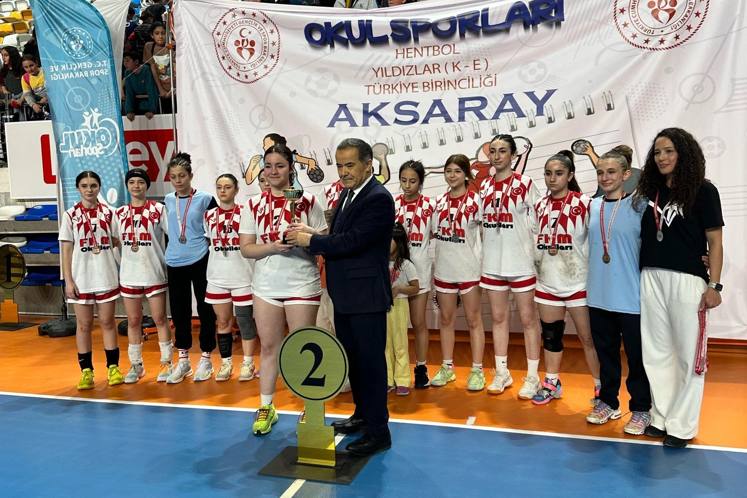 Mudanya’nın yıldız hentbolcuları Türkiye ikincisi oldu