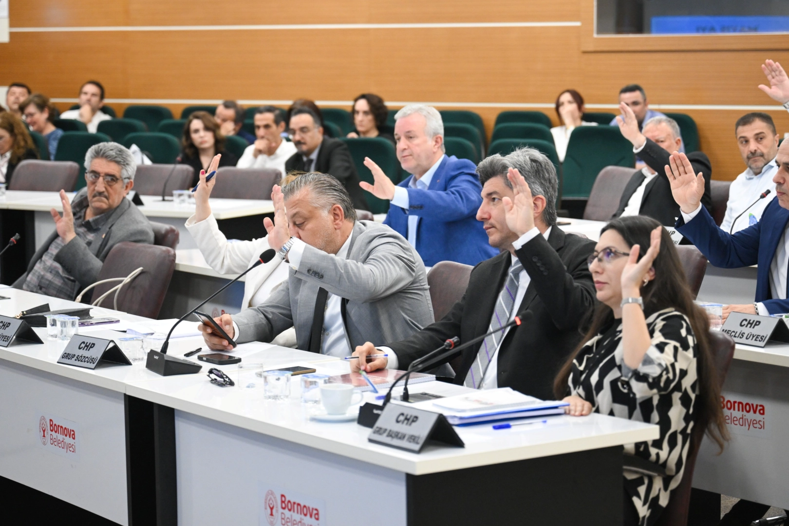 İzmir Bornova’da kesin hesaba meclis onayı