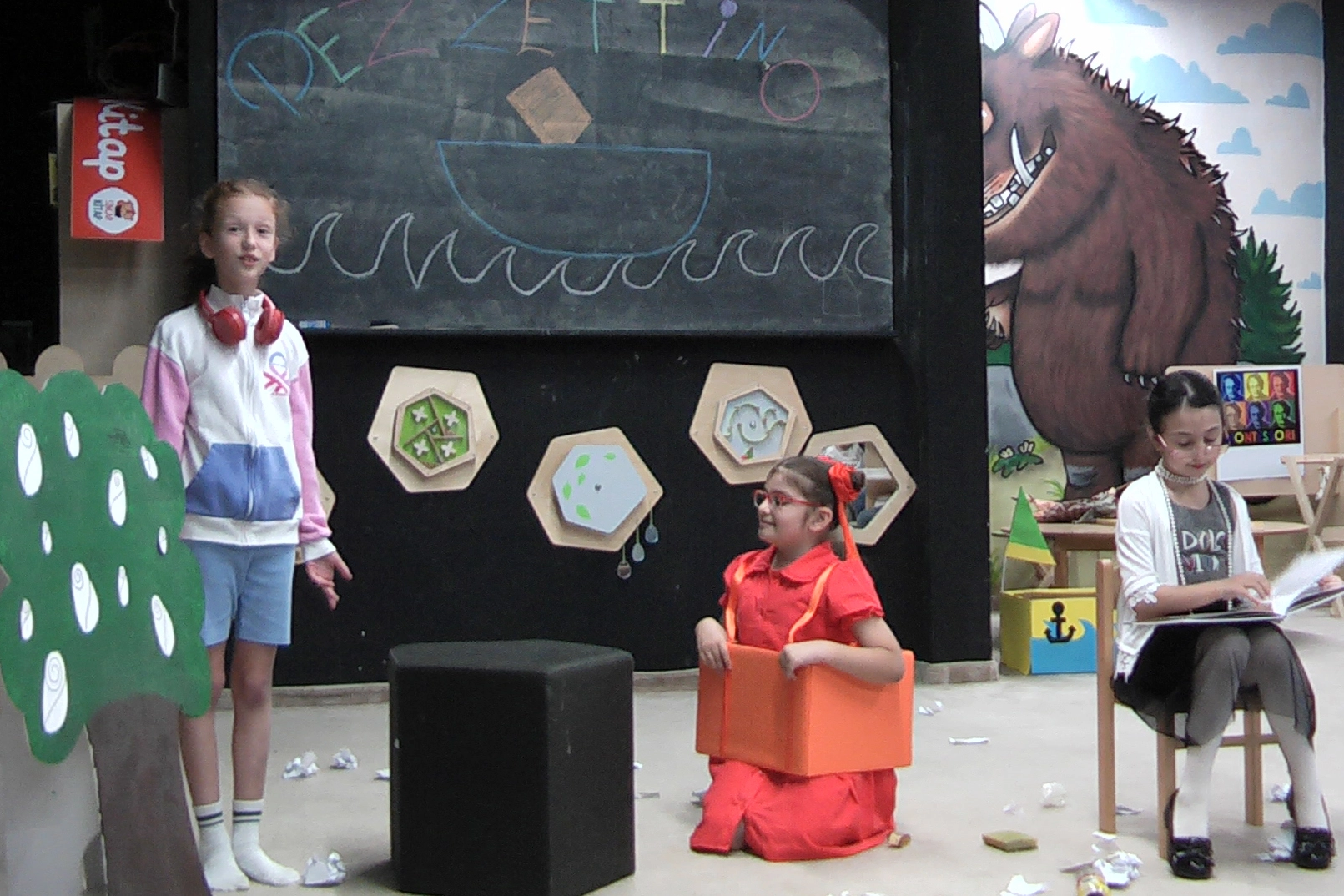 BKM Kitap'ta minik sanatçılar 'Pezzettino'yu sahneledi