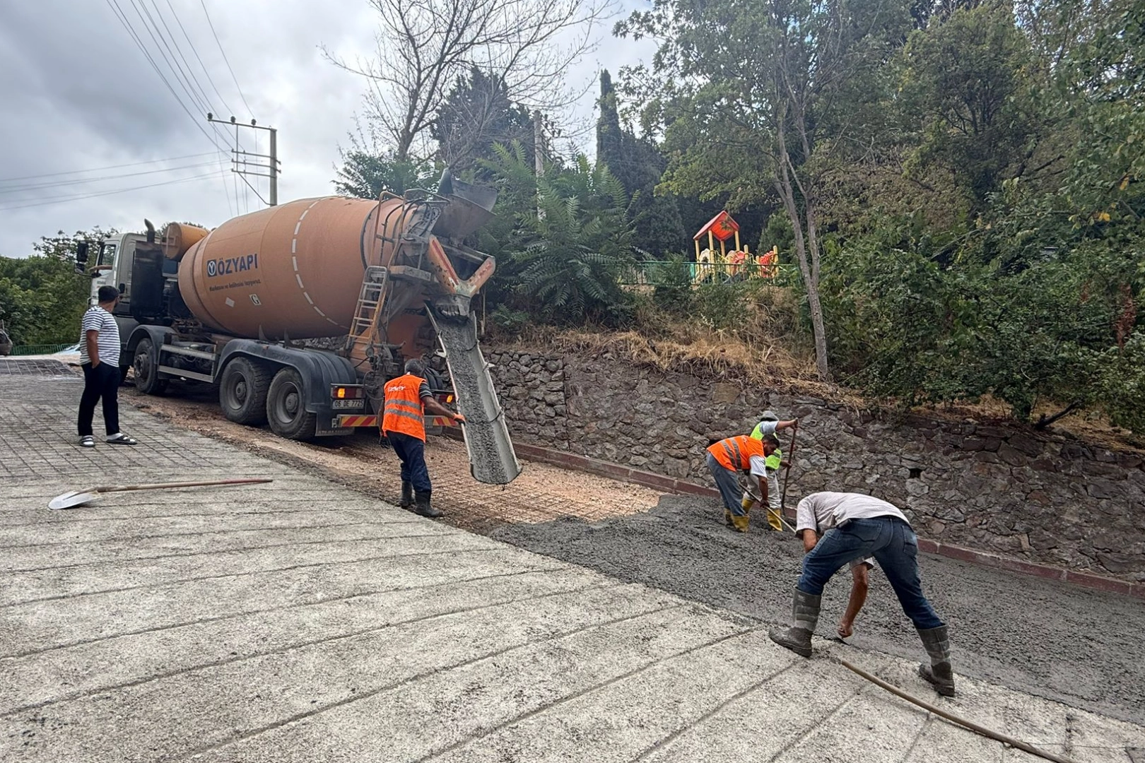 İzmit Belediyesi’nden hızlı ve etkili yol hizmeti
