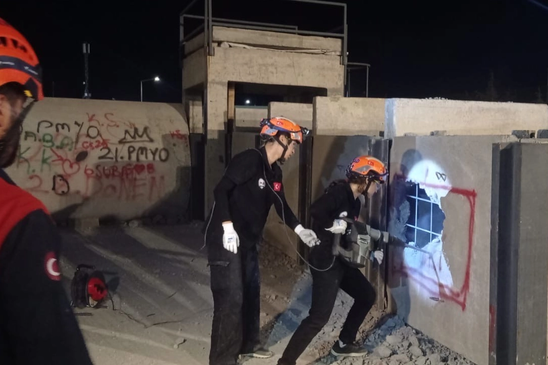 Kahramanmaraş’ta Bacıyan Timi'nden enkaz tatbikatı