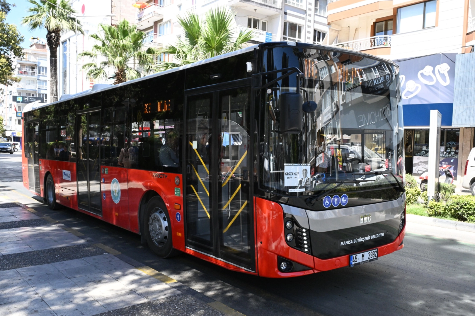 Manisa Büyükşehir'den öğrencilere yeni otobüs ayarı
