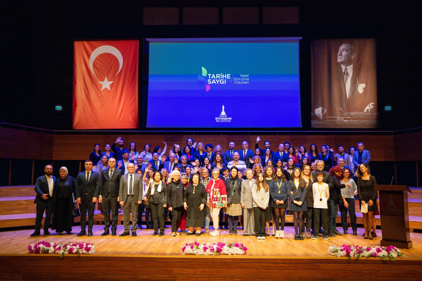 İzmir’de tarihe koruyanlar ödüllendirildi