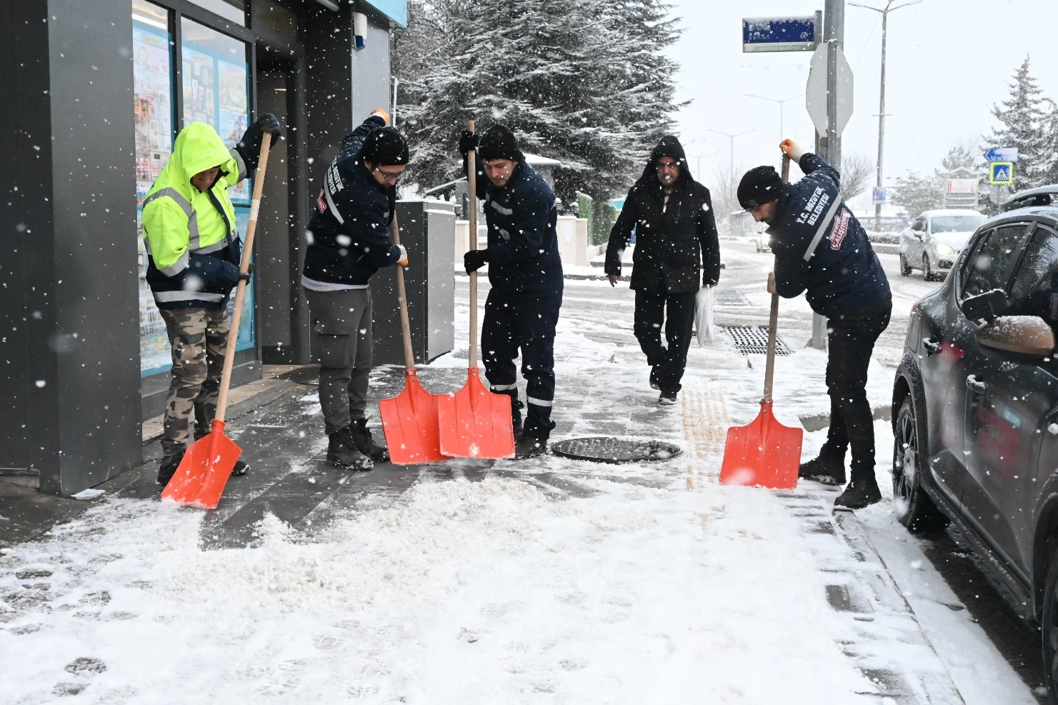 Bielcik Bozüyük’te karla mücadele çalışmaları başladı