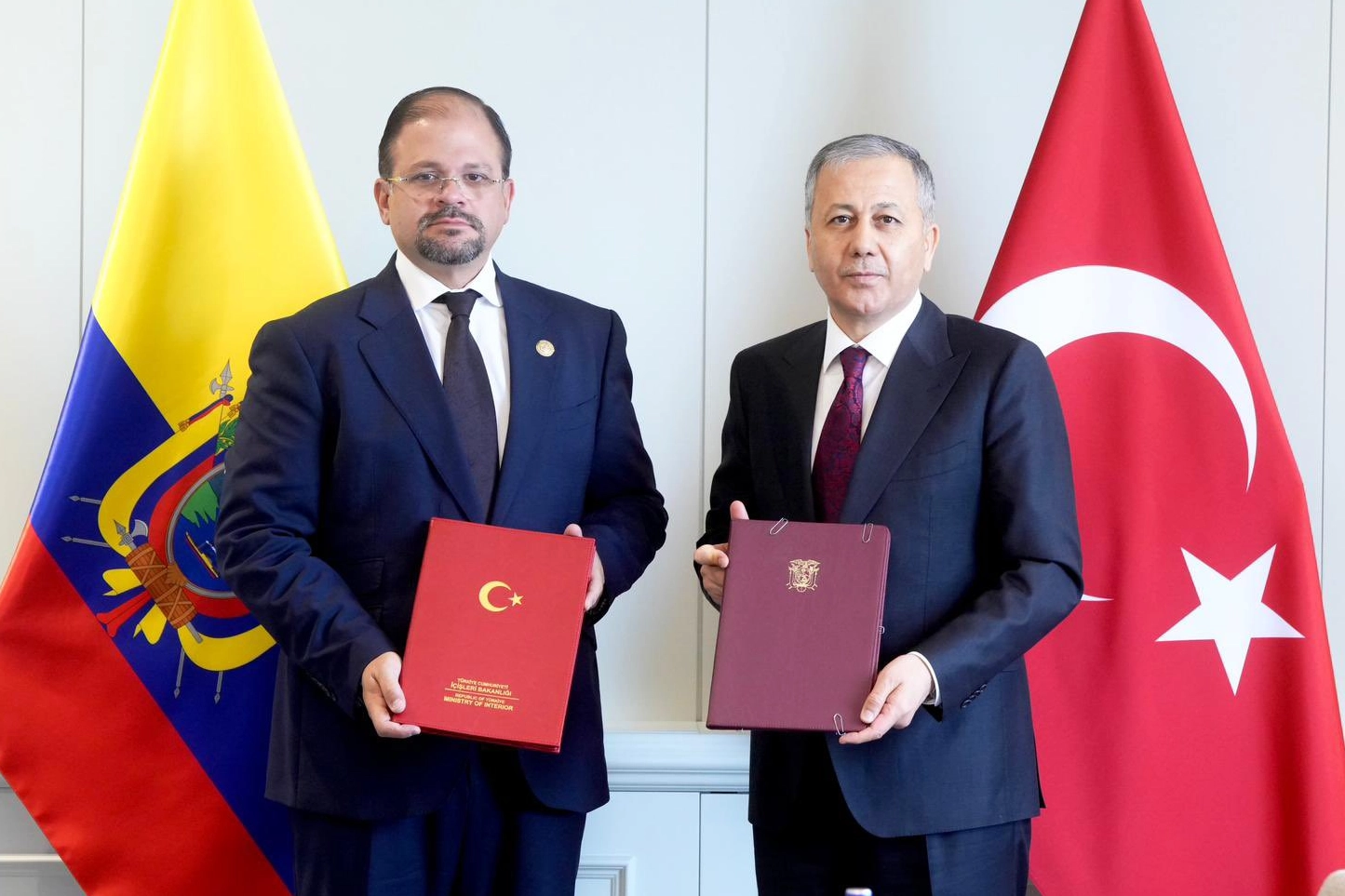 Bakan Yerlikaya, Ekvatorlu mevkidaşıyla görüştü