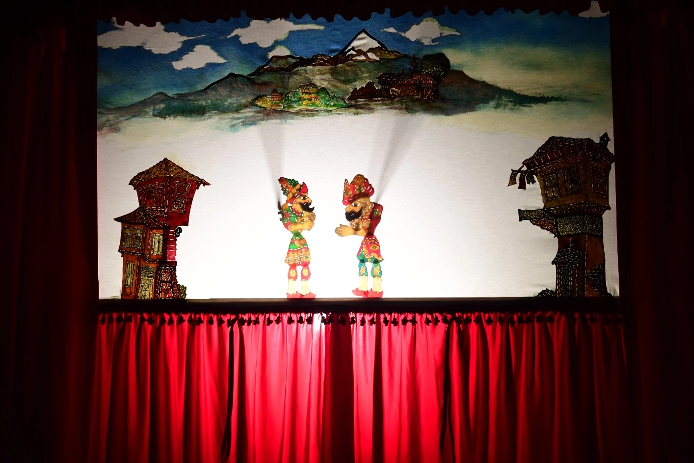 Bursa Osmangazi’de Karagöz perdesi çocuklar için açıldı