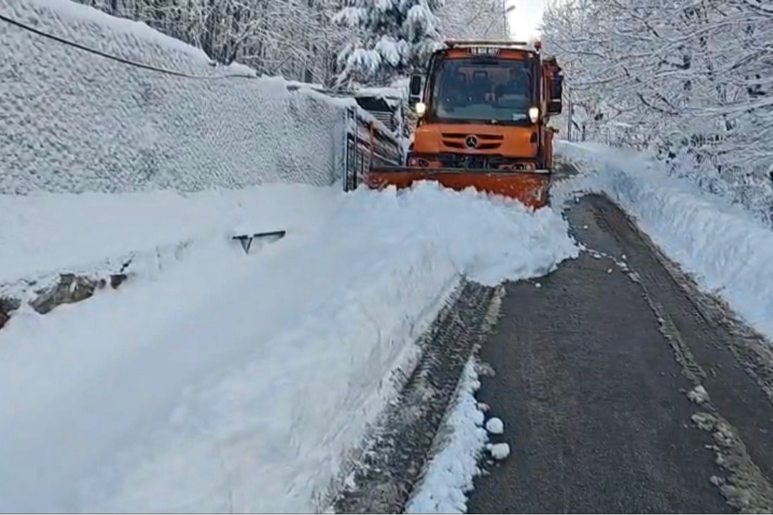 Bursa Osmangazi Belediyesi kar mesaisini sürdürüyor