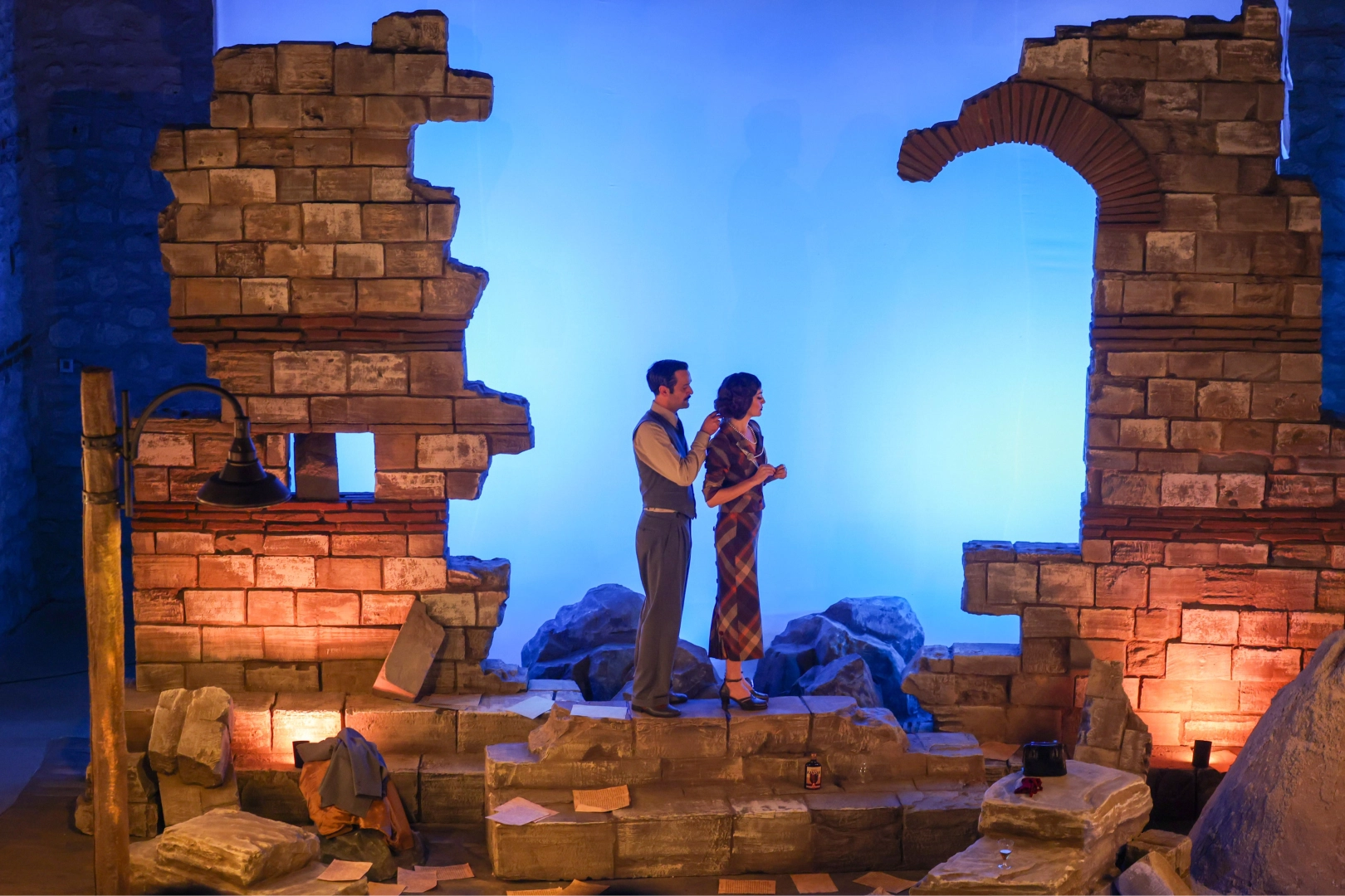 “Ay Tedirginliği” Baruthane Sahnesi'nde prömiyer yaptı