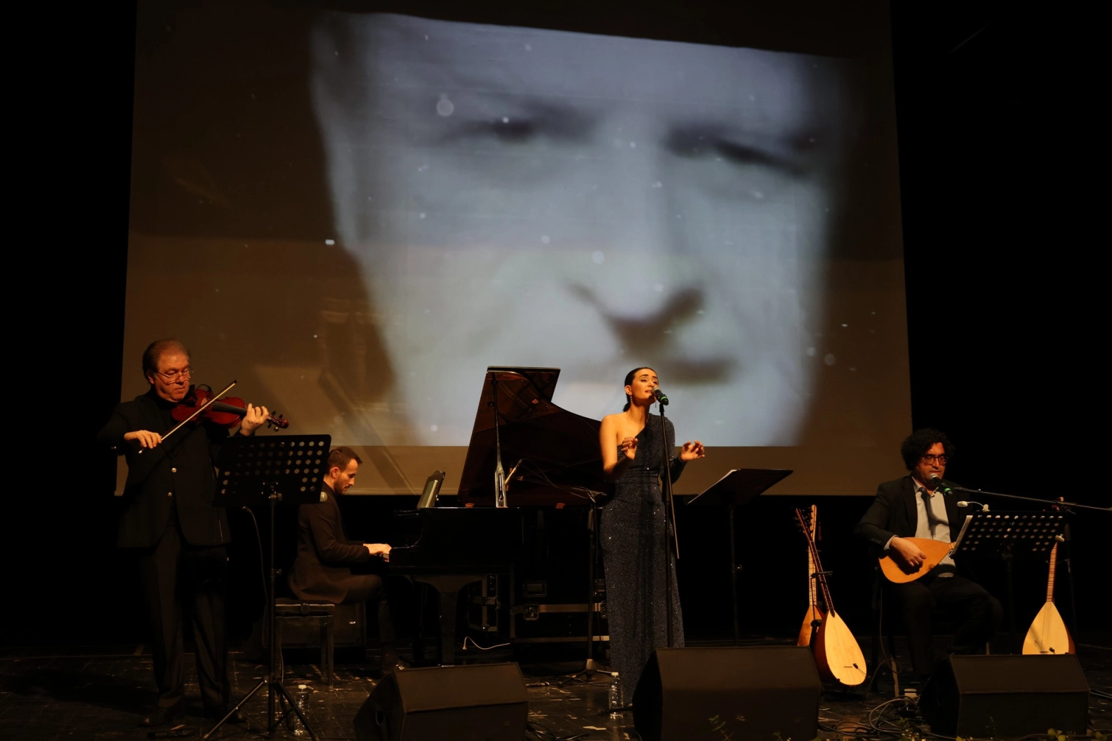 Nâzım Hikmet 124. yaşında Bursa Nilüfer'de konserle anıldı