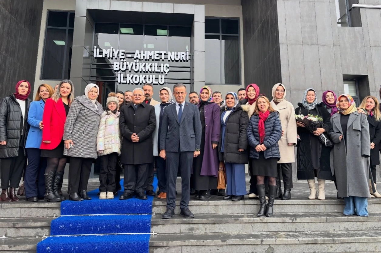 Kayseri protokolü karne heyecanına ortak oldu