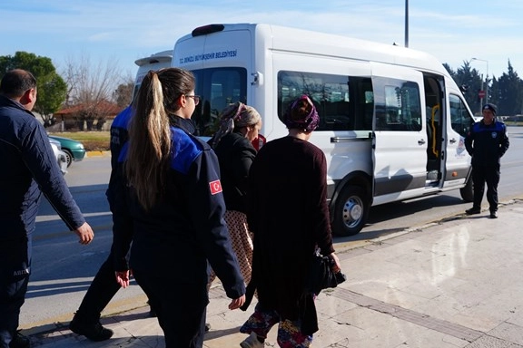 Denizli'de zabıta ekipleri dilenci denetimlerini artırdı