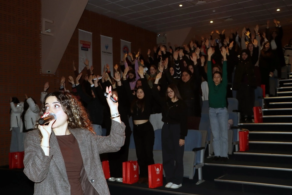 İstanbul'da Maltepeli genç kızlara hijyen eğitimi