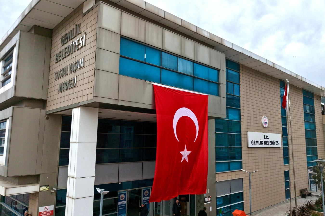 Nusaybin'deki bayrak saldırısına Gemlik'ten tepki