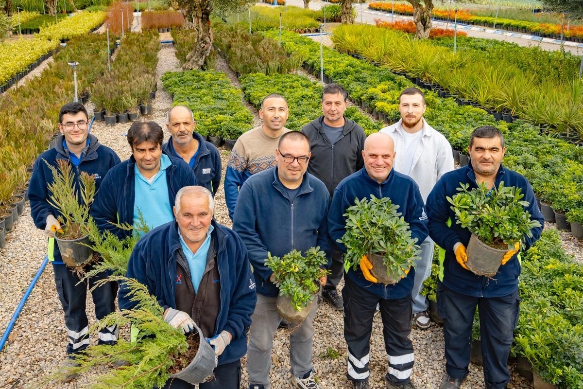 İzmir’in renkleri Büyükşehir fidanlıklarında filizleniyor
