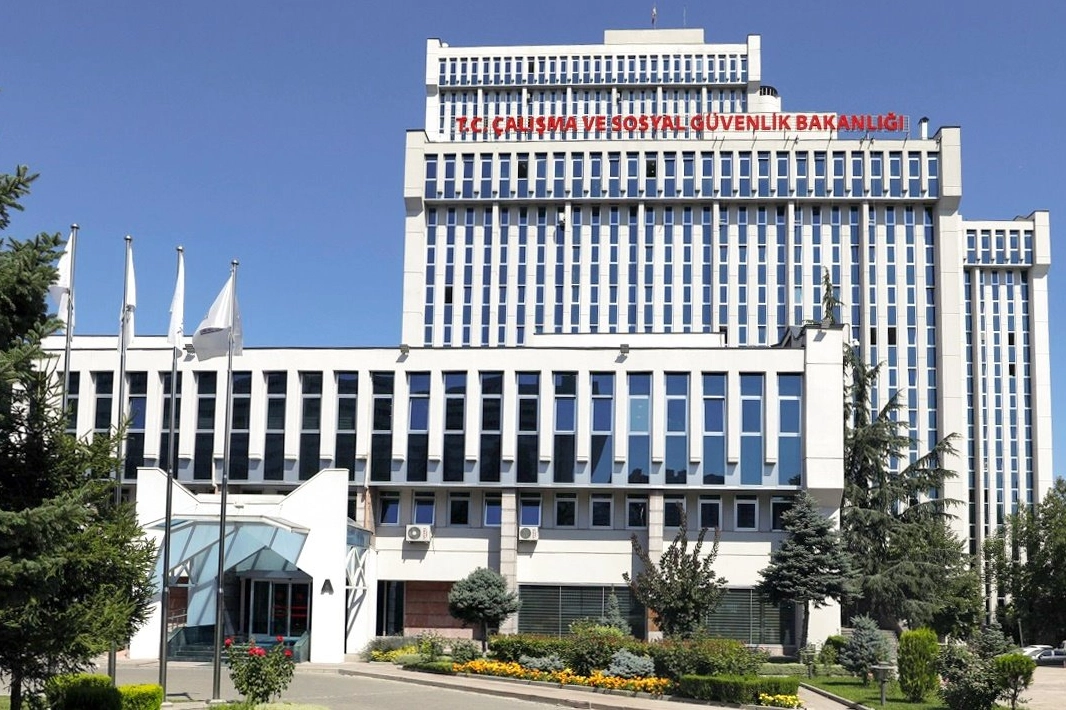 Çalışma ve Sosyal Güvenlik'e 100 iş müfetişi alınacak