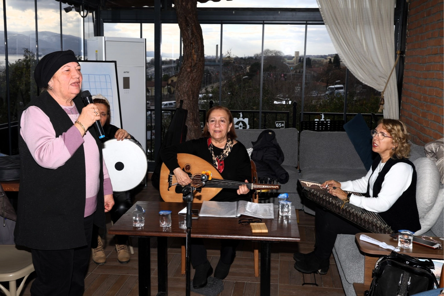 Kocaeli'de notalardan gönüllere uzanan 'Saygınlar' korosu