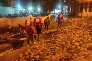 Türk Kızılay ekipleri Bursa Mudanya’da yardıma koştu