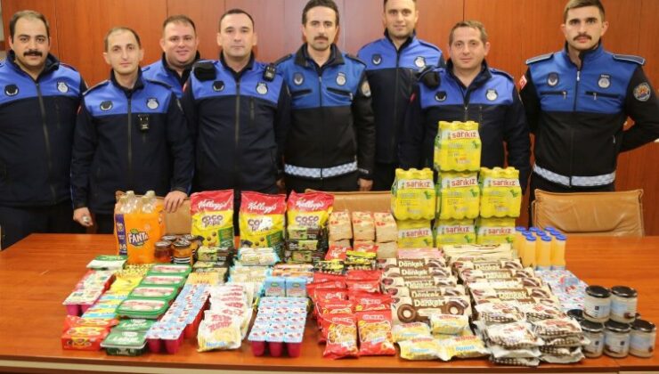 Gölcük Zabıtası’ndan tarihi geçmiş ürünler imha