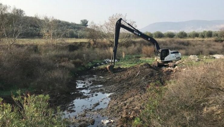 Manisa Akhisar’da dere temizlikleri sürüyor
