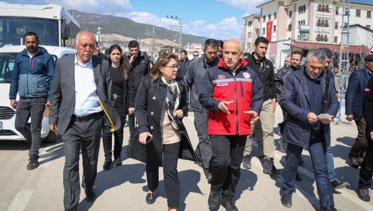 Bakan Kirişçi Gaziantep’te deprem bölgesinde