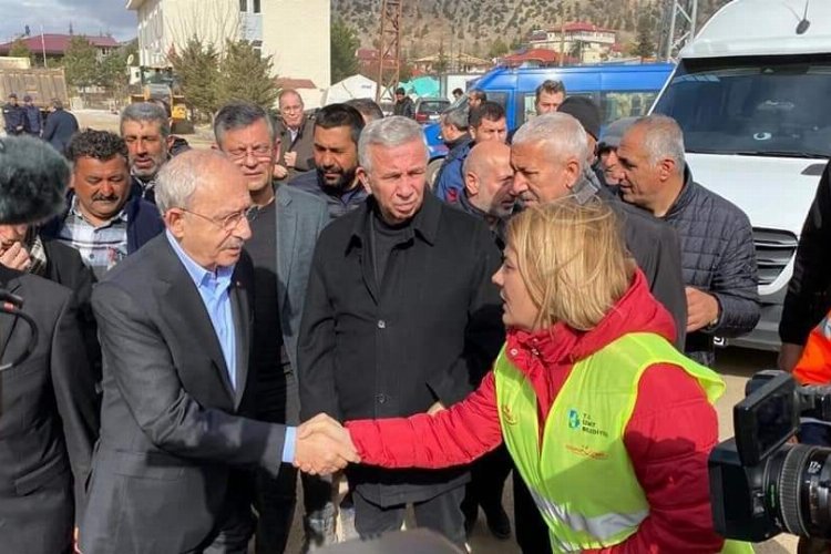 Kocaeli’nin İzmit Belediye Başkanı Fatma Kaplan Hürriyet, deprem bölgesinde bulunan
