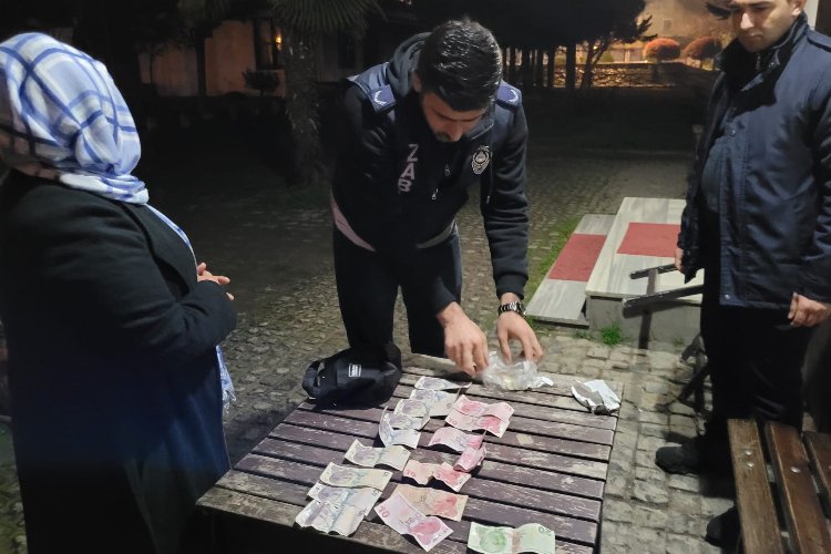Düzce Belediyesi Zabıta Müdürlüğüne bağlı ekipler, şehir merkezi içinde huzur