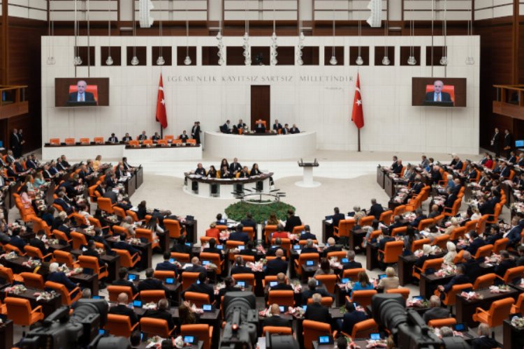 TBMM Genel Kurulunda 20 üyeden oluşan TBMM Başkanlık Divanı’nda AK