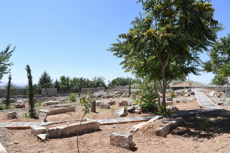 6 Şubat depreminden önce restorasyonlarına başlanan Kırk Kardeşler Şehitliği ve