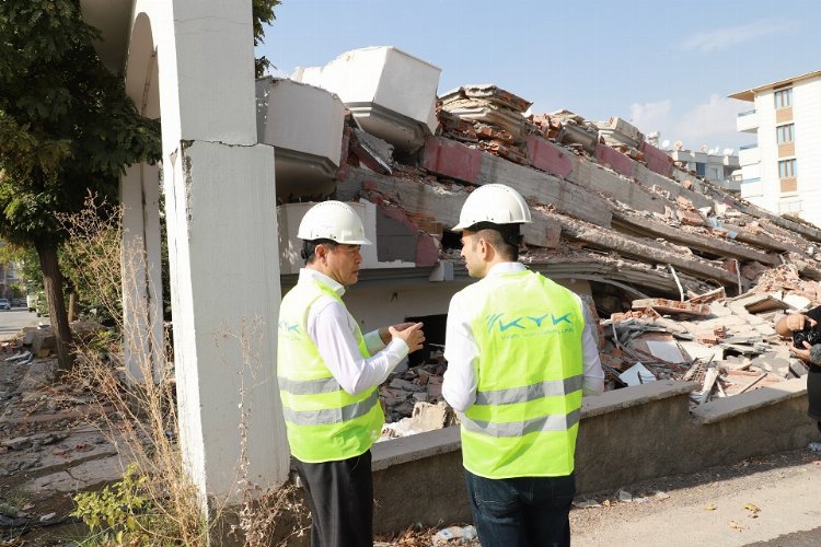 Gaziantep ve Adıyaman’da düzenlenen seminerlere katılan ve burada bulunan katılımcılara