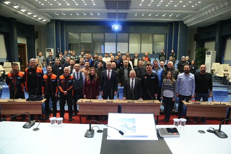 Kayseri Büyükşehir Belediye Başkanı Dr. Memduh Büyükkılıç, AFAD İl Müdürlüğü