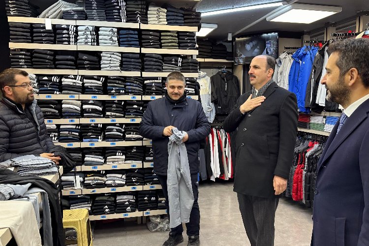 Konya Büyükşehir Belediye Başkanı Uğur İbrahim Altay, şehir merkezinde esnafları
