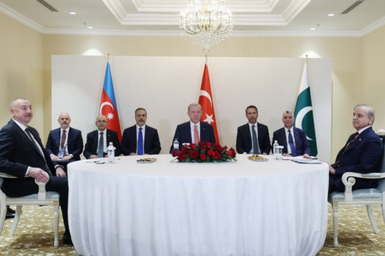 Cumhurbaşkanı Erdoğan, Azerbaycan Cumhurbaşkanı Aliyev ve Pakistan Başbakanı Şerif ile