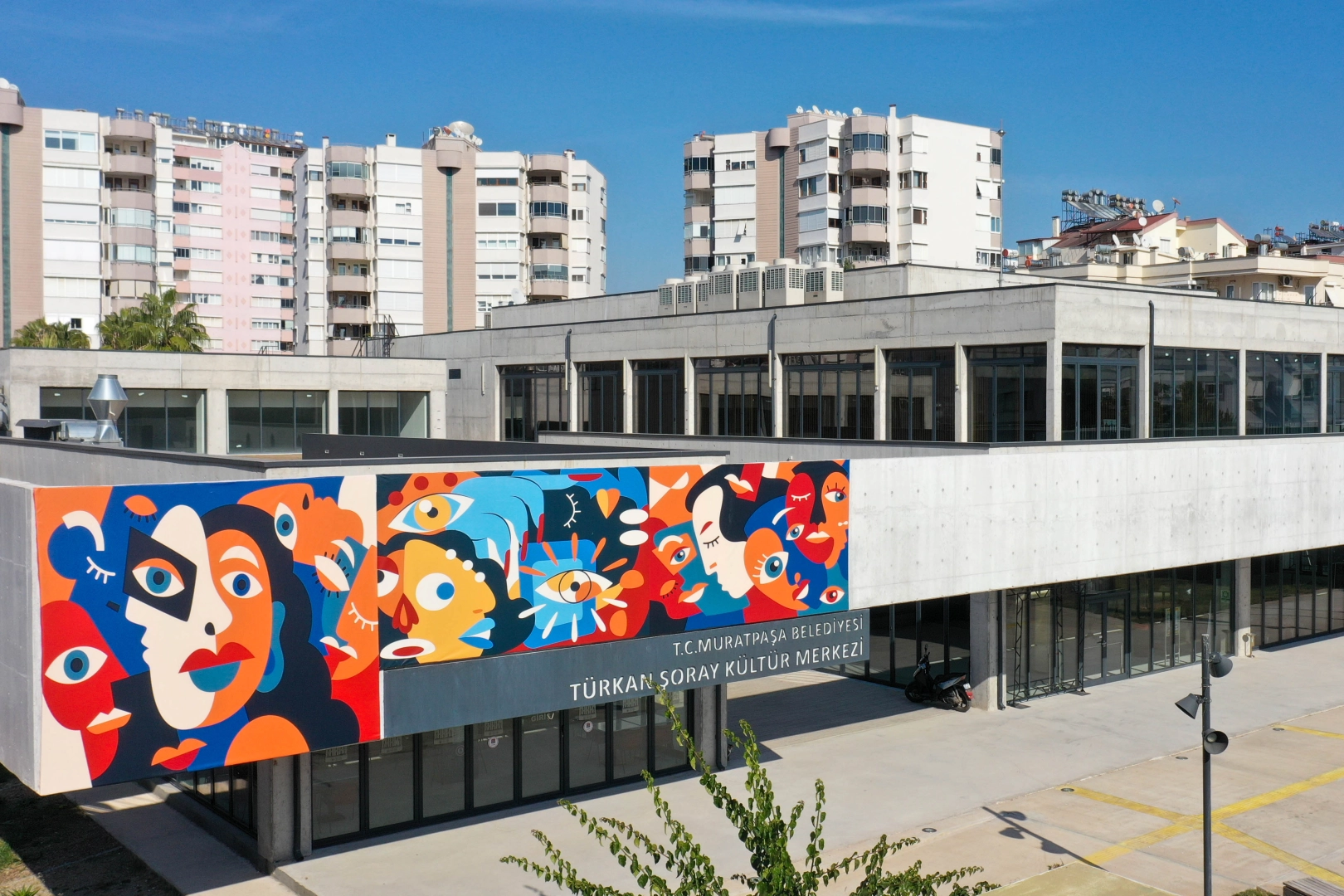 Antalya’da kültür ve sanatın önemli adreslerinden Türkan Şoray Kültür Merkezi,