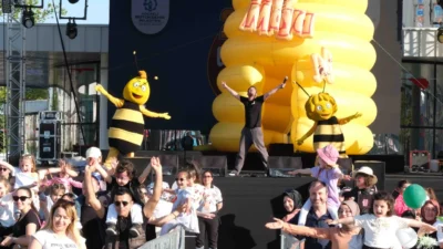 Kocaeli Büyükşehir, ”Bi Dünya Eğlence 23 Nisan Şenlikleri’nin” üçüncü gününde