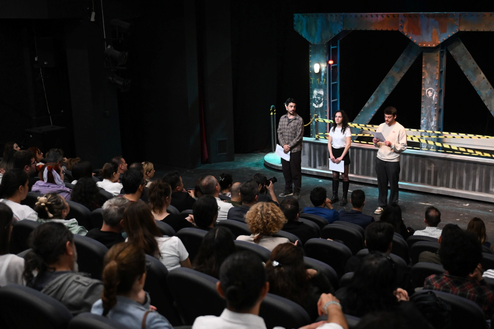 İzmir’de Bornova Belediyesi Şehir Tiyatrosu (BBŞT), Sevda Şener Sahnesi’nde “İntiharın