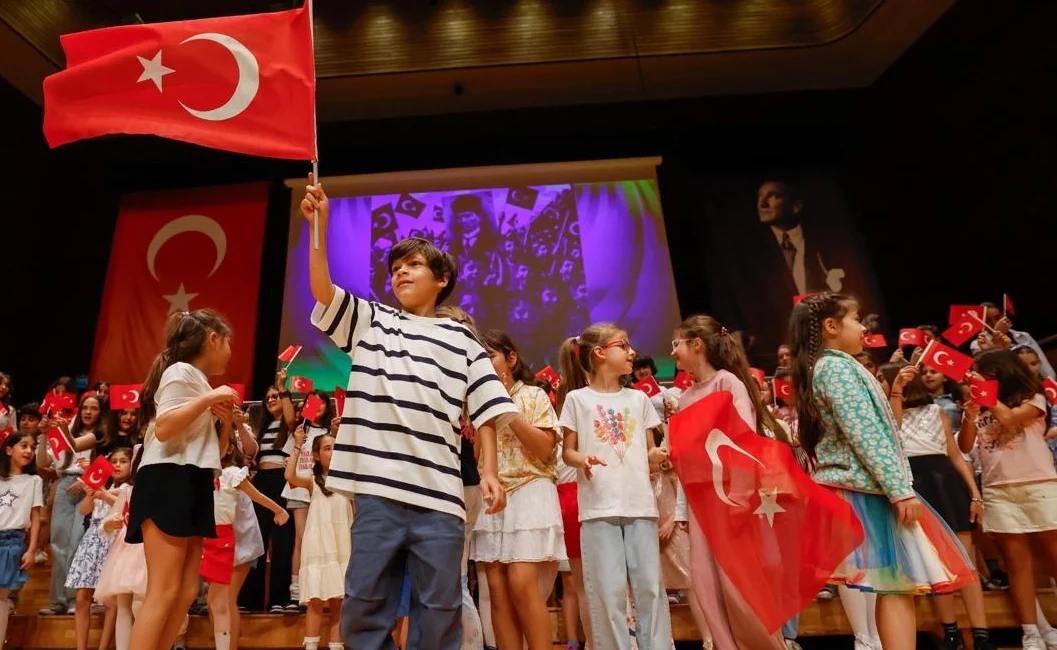 İzmir Büyükşehir Belediyesi’nin 23 Nisan Ulusal Egemenlik ve Çocuk Bayramı