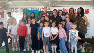 Edirne Yenimuhacır’da sahnelenen “Çılgın Profesör” adlı çocuk oyunu geçtiğimiz Cumartesi günü