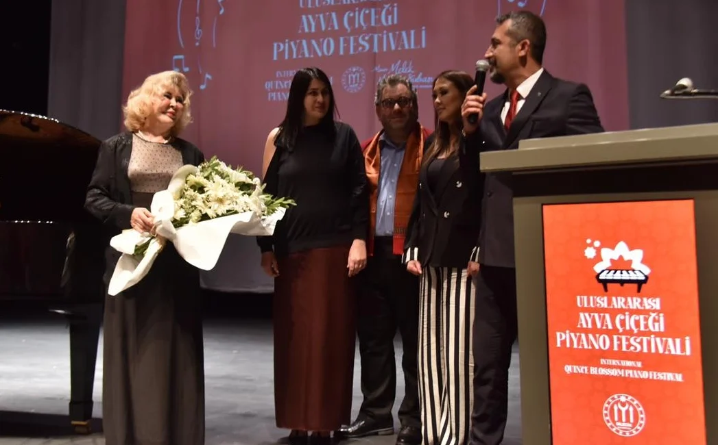 Bilecik Belediyesi tarafından düzenlenen Uluslararası Ayva Çiçeği Piyano Festivali’nde alanında