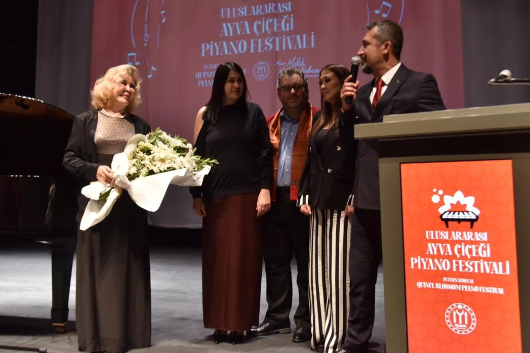 Bilecik Belediyesi tarafından düzenlenen Uluslararası Ayva Çiçeği Piyano Festivali’nde alanında