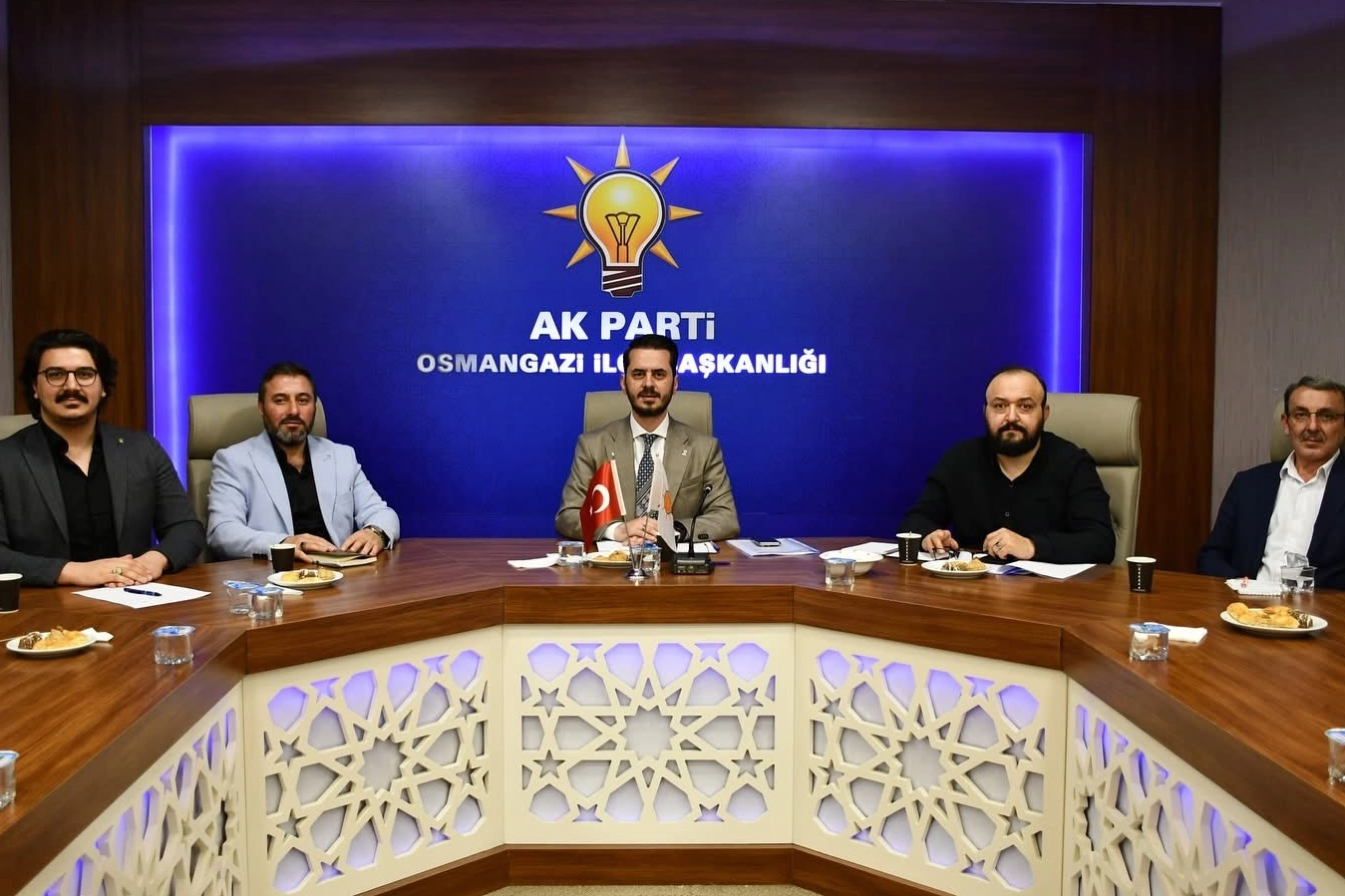 Bursa AK Parti Osmangazi İlçe Başkanlığı, her ay düzenli olarak