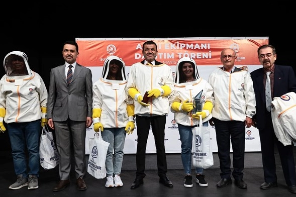 Denizli Büyükşehir Belediyesi, arıcılık faaliyetlerini desteklemek ve yerel üretimi teşvik