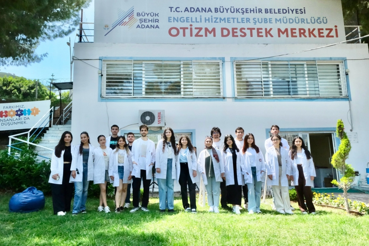 Tıp Fakültesi öğrencileri, Adana Büyükşehir Belediyesi Otizm Destek Merkezi’nde otizmli