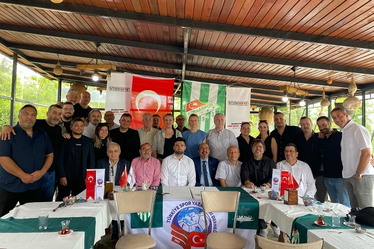 TSYD Bursa Şubesi üyeleri ve spor basını Bursaspor Başkanı Enes