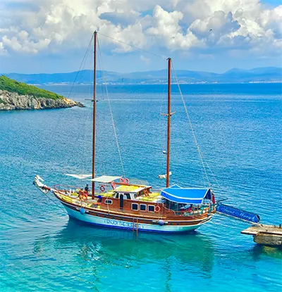 Çeşme, güzellikleriyle ünlü bir tatil beldesi olarak, deniz tutkunlarının gözdesi