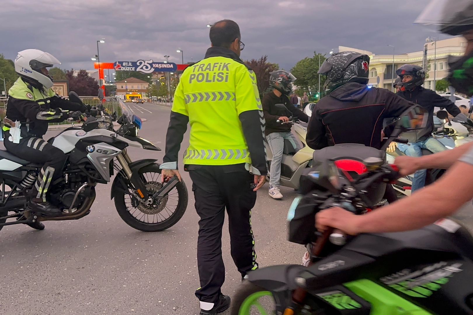 Düzce İl Emniyet Müdürlüğü Trafik Şube Müdürlüğü ekipleri tarafından kent