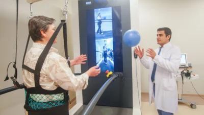 İstanbul’da düzenlenen “Robotik Rehabilitasyon” söyleşisi, inme sonrası robot destekli tedavinin