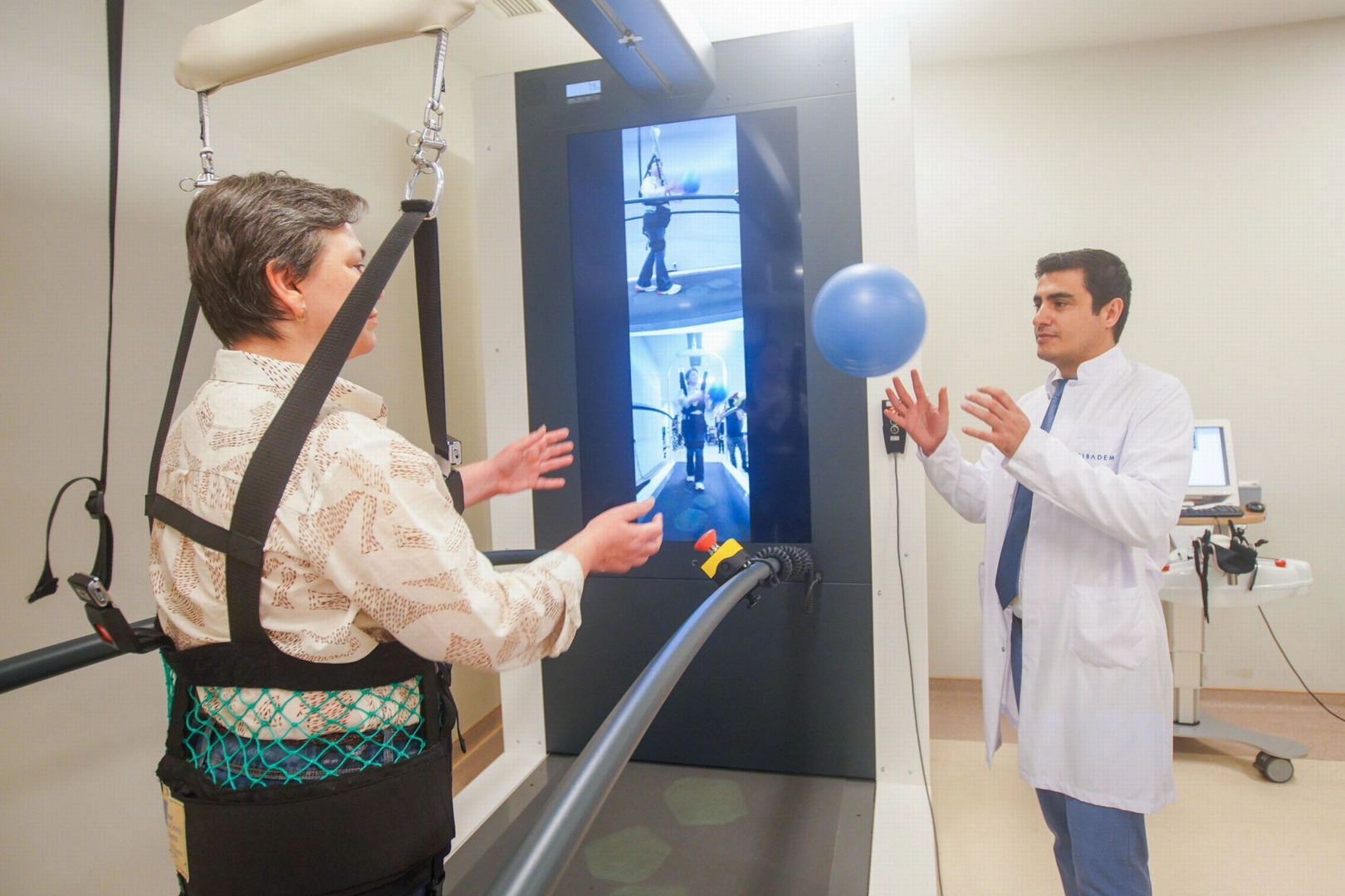 İstanbul’da düzenlenen “Robotik Rehabilitasyon” söyleşisi, inme sonrası robot destekli tedavinin